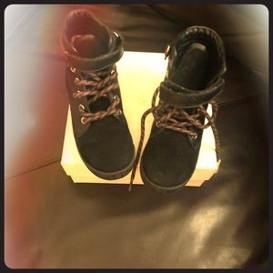 Gucci boys boys boots.